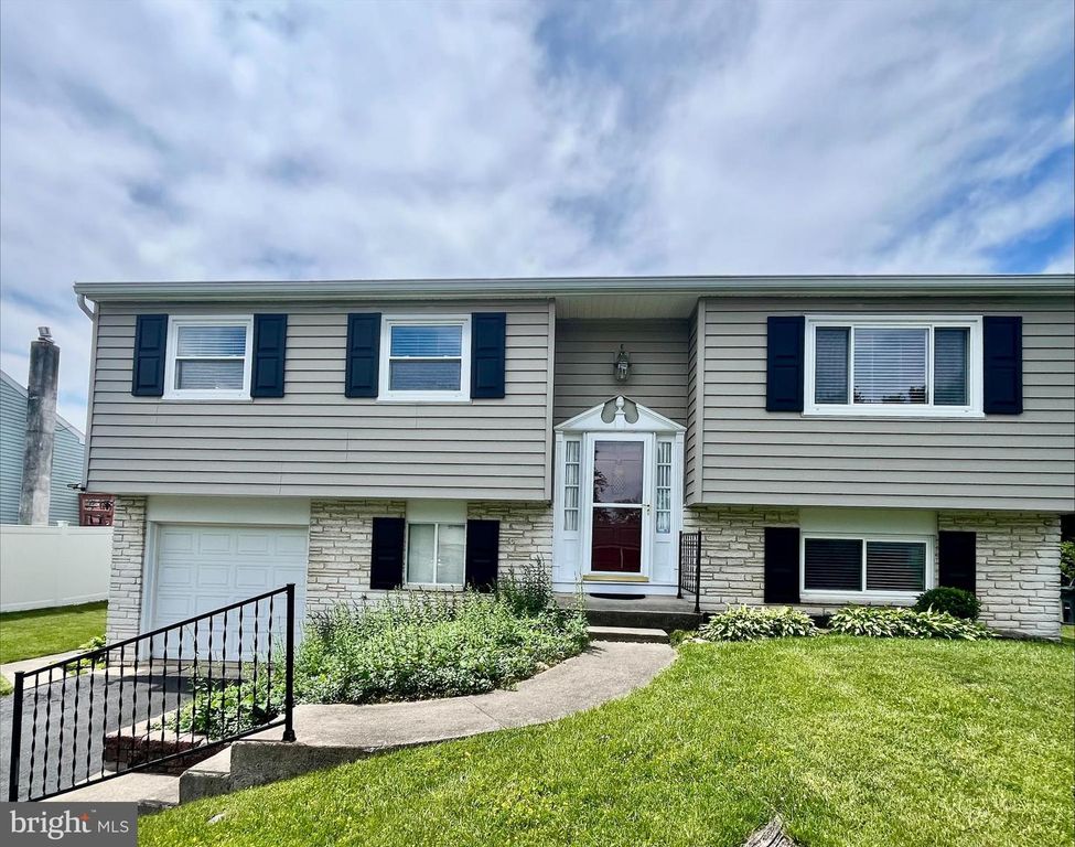 1942 SPLIT ROCK RD, Lancaster, PA 17601