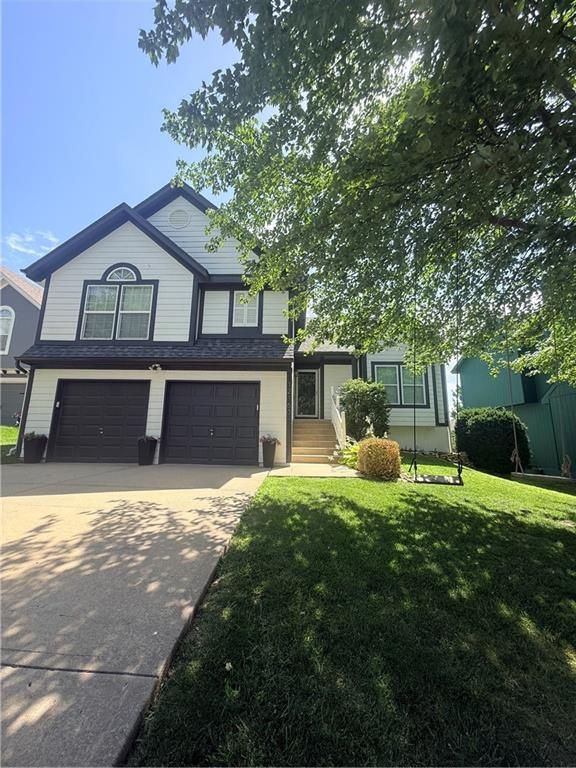 12163 S Sagebrush Drive, Olathe, KS 66061