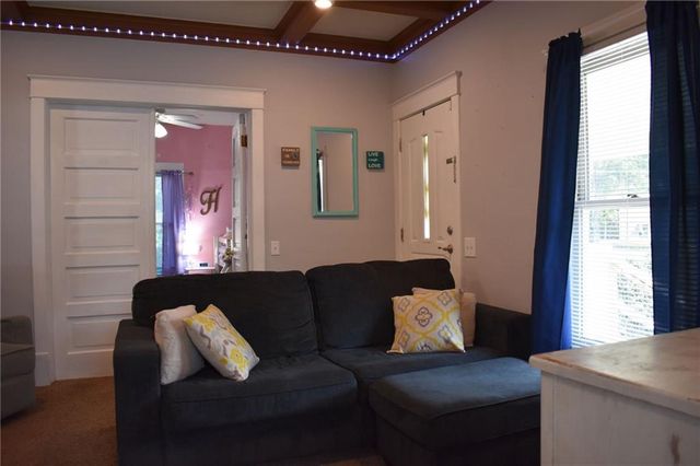 545 N 8th Street, Lawrence, KS 66044