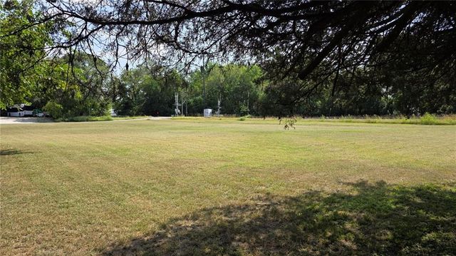 545 N 8th Street, Lawrence, KS 66044