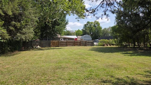 545 N 8th Street, Lawrence, KS 66044