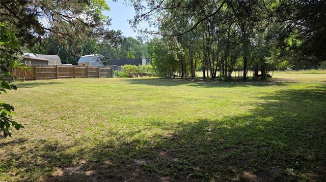 545 N 8th Street, Lawrence, KS 66044