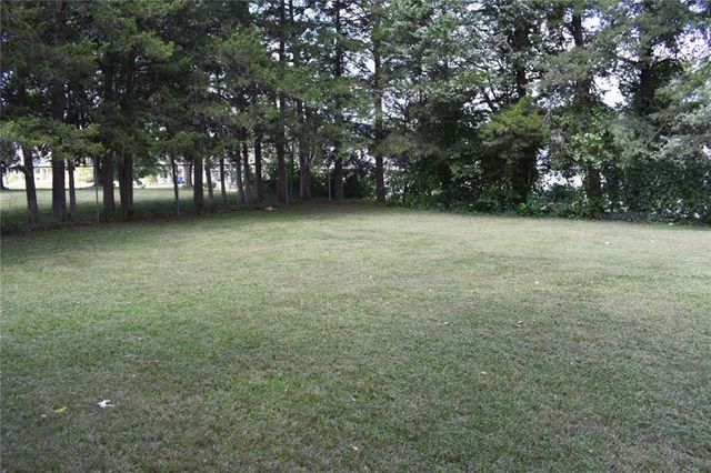 545 N 8th Street, Lawrence, KS 66044