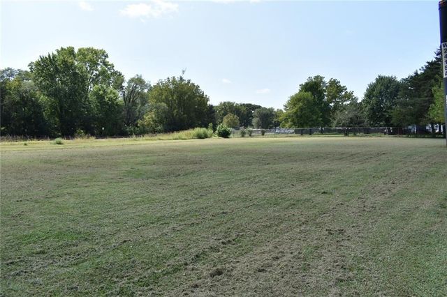 545 N 8th Street, Lawrence, KS 66044