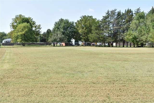 545 N 8th Street, Lawrence, KS 66044