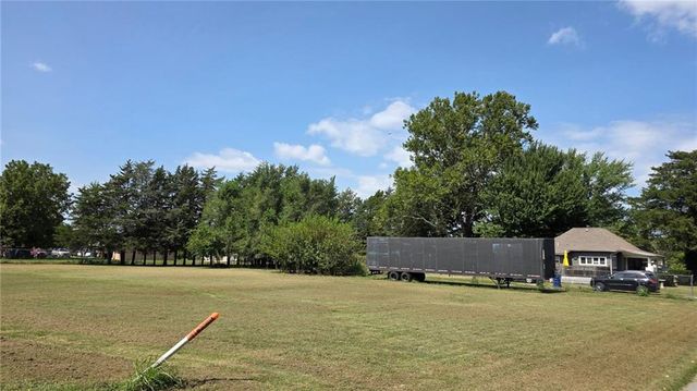 545 N 8th Street, Lawrence, KS 66044