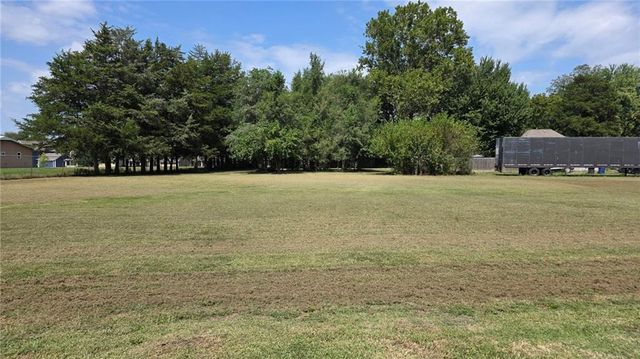 545 N 8th Street, Lawrence, KS 66044