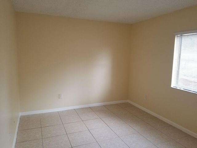 6023 10th Avenue N 114, Greenacres, FL 33463