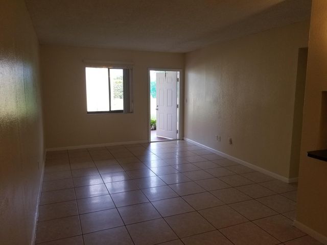 6023 10th Avenue N 114, Greenacres, FL 33463