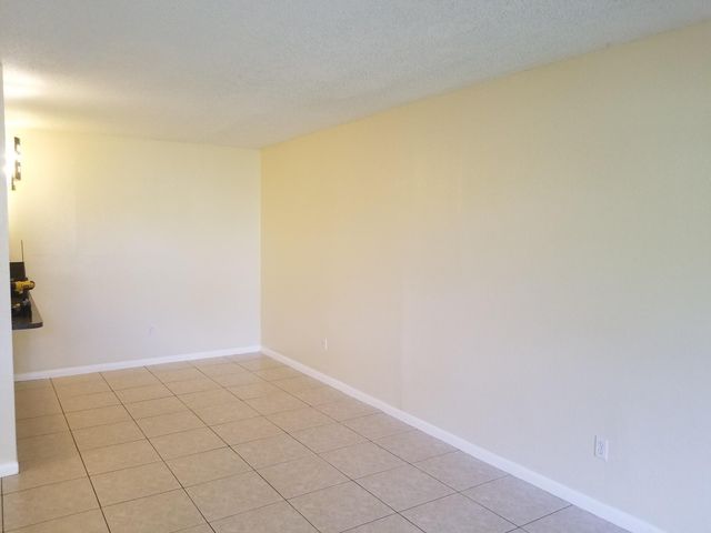 6023 10th Avenue N 114, Greenacres, FL 33463