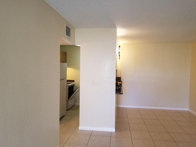 6023 10th Avenue N 114, Greenacres, FL 33463