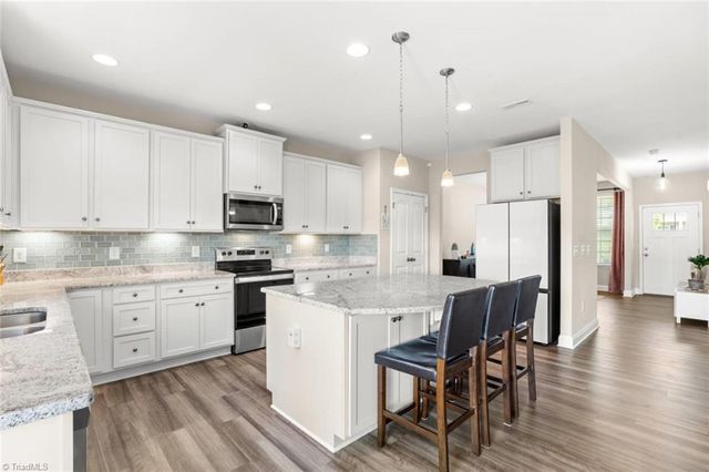 1827 Deveron Court, Kernersville, NC 27284