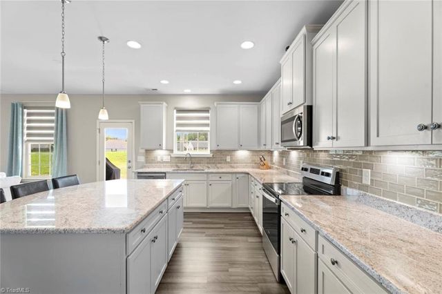 1827 Deveron Court, Kernersville, NC 27284