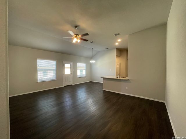 9216 Canyon Bnd, Converse, TX 78109