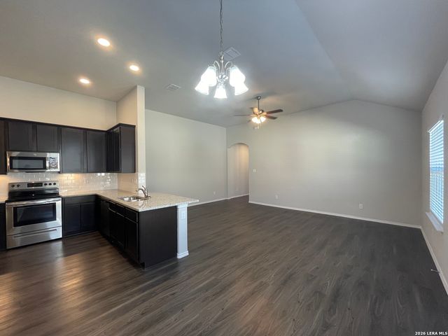 9216 Canyon Bnd, Converse, TX 78109