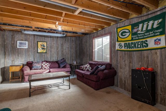 286 GOLDENROD DRIVE, Omro, WI 54963