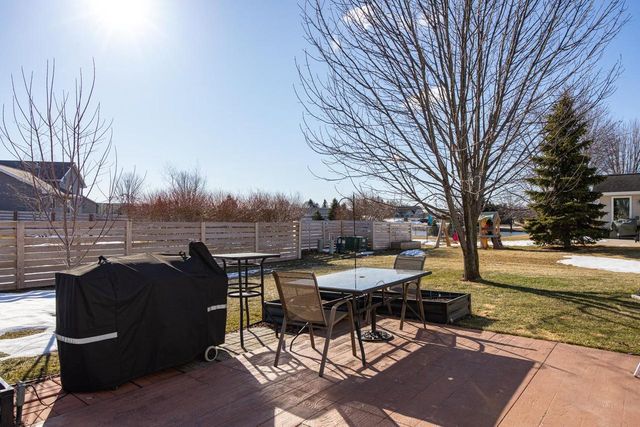 286 GOLDENROD DRIVE, Omro, WI 54963