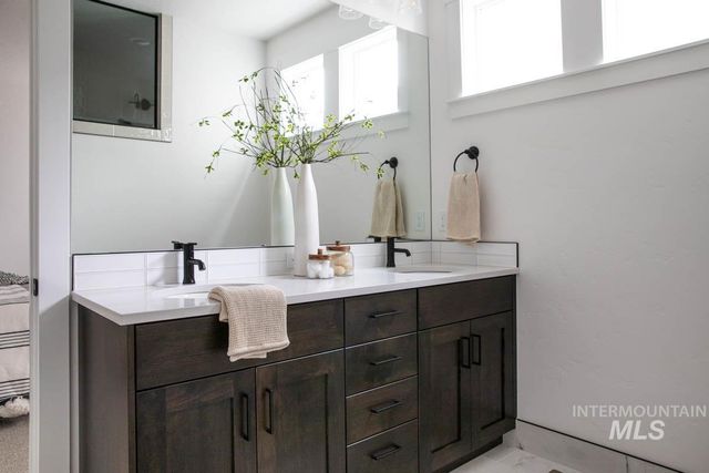 6136 S Apex Ave, Meridian, ID 83642