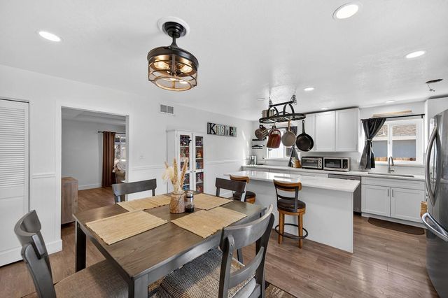 6212 Wildomar Way, Carmichael, CA 95608