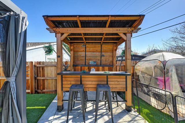 6212 Wildomar Way, Carmichael, CA 95608