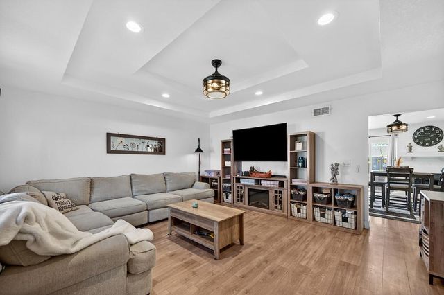 6212 Wildomar Way, Carmichael, CA 95608