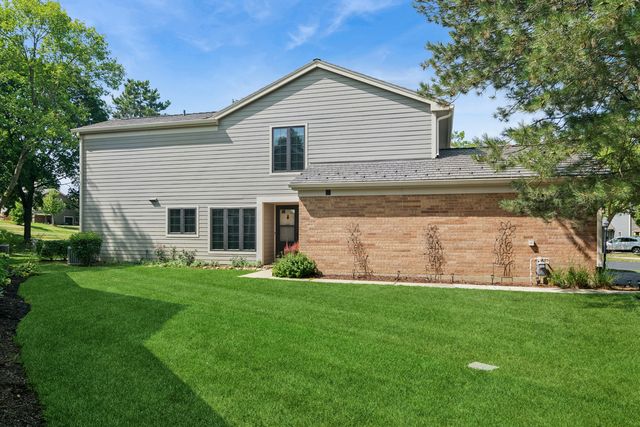 1422 James Court, Libertyville, IL 60048