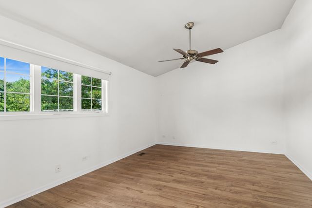 1422 James Court, Libertyville, IL 60048
