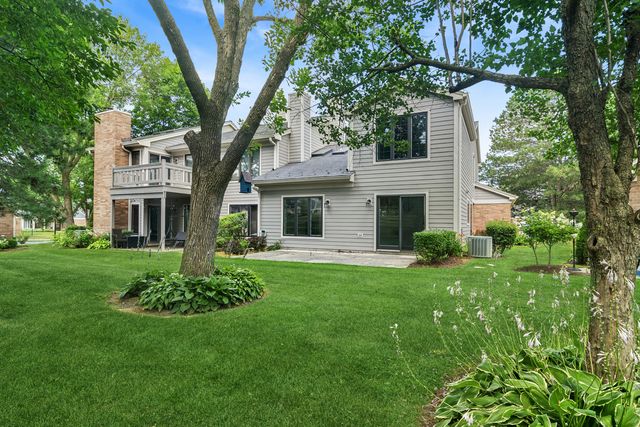 1422 James Court, Libertyville, IL 60048