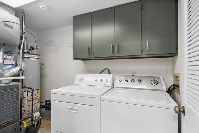 1422 James Court, Libertyville, IL 60048