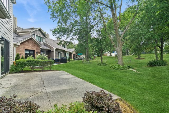 1422 James Court, Libertyville, IL 60048