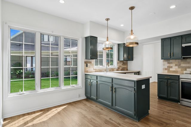 1422 James Court, Libertyville, IL 60048