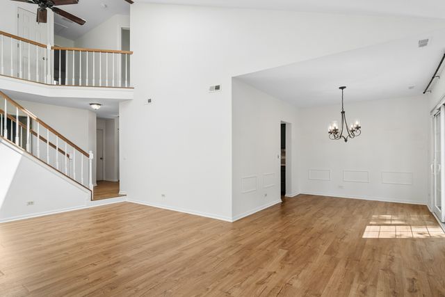 1422 James Court, Libertyville, IL 60048