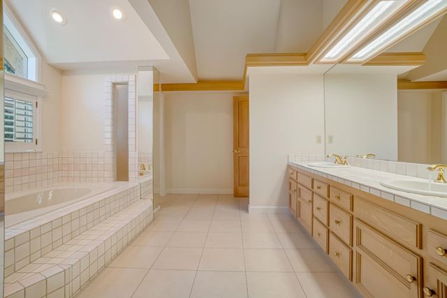 2857 W Cromwell Avenue, Fresno, CA 93711