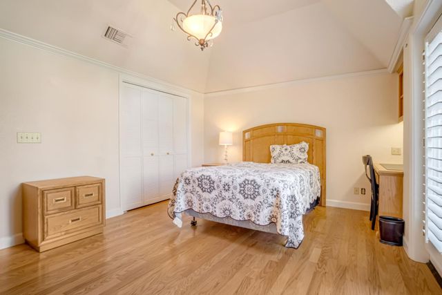2857 W Cromwell Avenue, Fresno, CA 93711