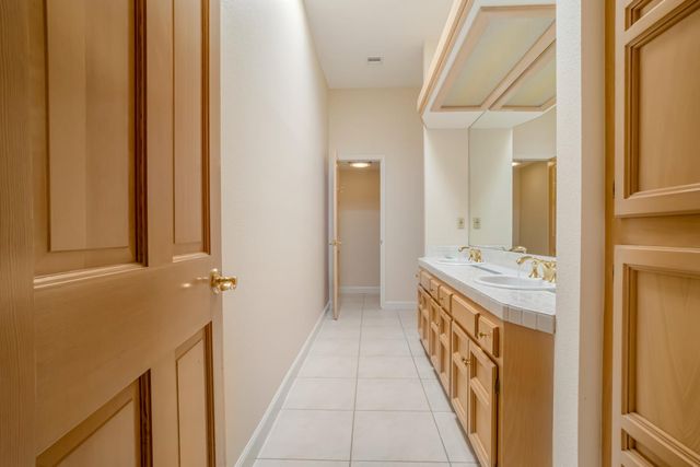 2857 W Cromwell Avenue, Fresno, CA 93711