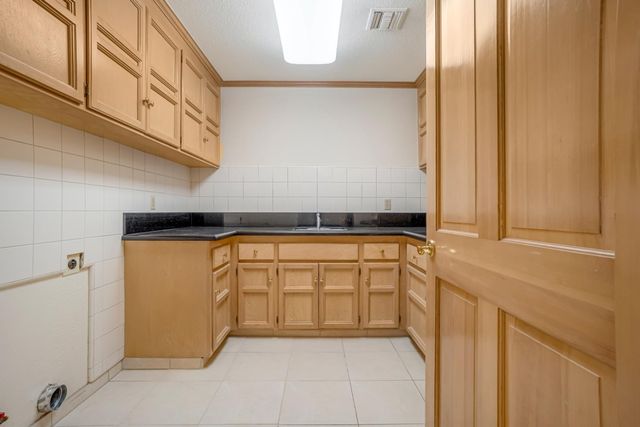 2857 W Cromwell Avenue, Fresno, CA 93711