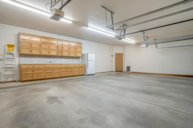 2857 W Cromwell Avenue, Fresno, CA 93711