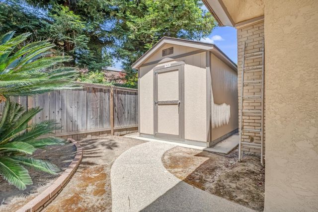 2857 W Cromwell Avenue, Fresno, CA 93711