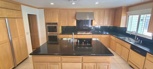 2857 W Cromwell Avenue, Fresno, CA 93711