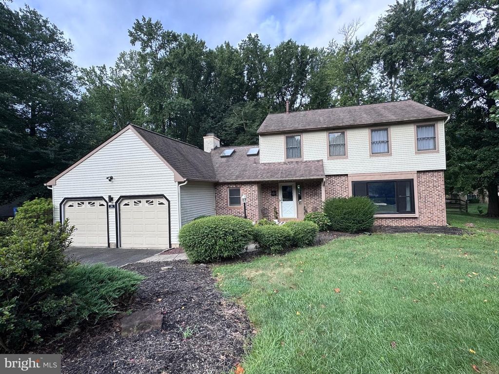 16 GREENTREE DR, Burlington, NJ 08016