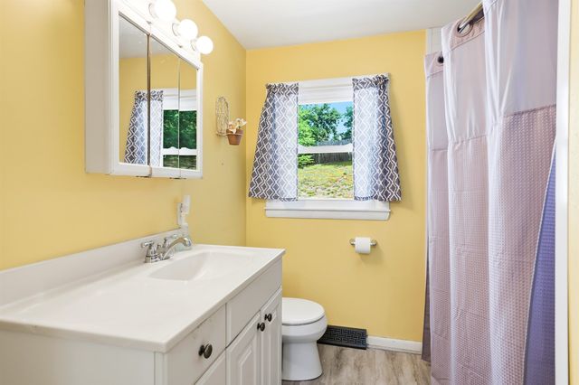 21 Carmine Road, Nashua, NH 03063