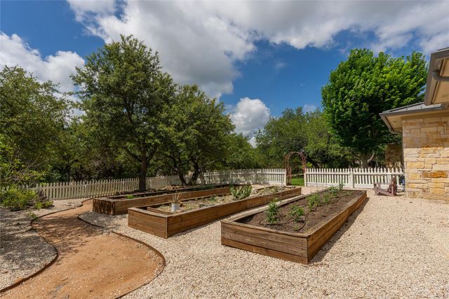 345 Leafdale TRL, Dripping Springs, TX 78620