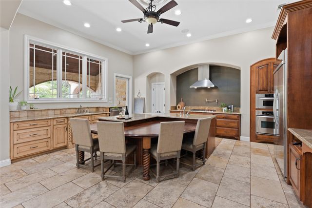 345 Leafdale TRL, Dripping Springs, TX 78620