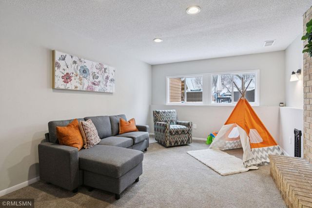 13720 James Avenue S, Burnsville, MN 55337