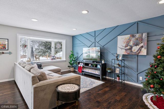 13720 James Avenue S, Burnsville, MN 55337