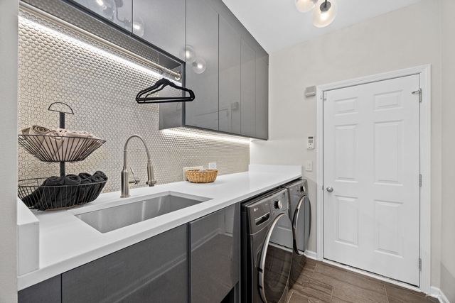 1950 Elmore Avenue, Downers Grove, IL 60515