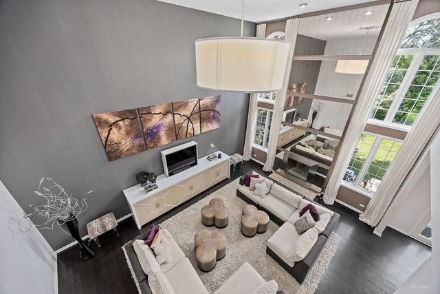 1950 Elmore Avenue, Downers Grove, IL 60515