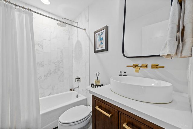 1950 Elmore Avenue, Downers Grove, IL 60515