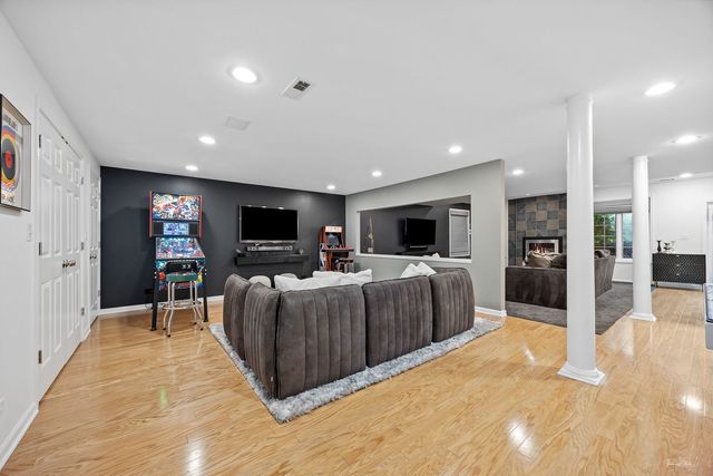 1950 Elmore Avenue, Downers Grove, IL 60515