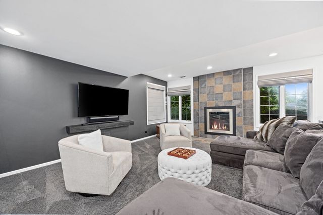 1950 Elmore Avenue, Downers Grove, IL 60515